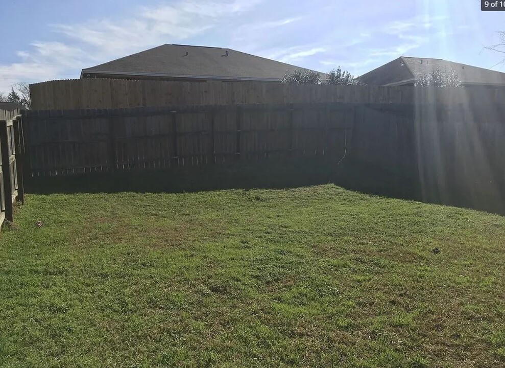 1742 Rock Hollow Loop in Bryan, TX - Building Photo