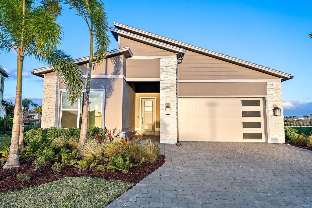 12421 Banner Ct in Palm Beach Gardens, FL - Building Photo