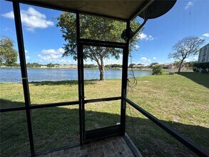 8710 N Sherman Cir in Miramar, FL - Building Photo - Building Photo