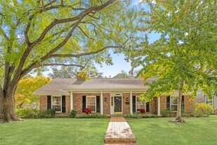 10603 Lynbrook Dr in Houston, TX - Building Photo