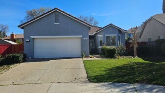 9641 Darley Way in Elk Grove, CA - Building Photo
