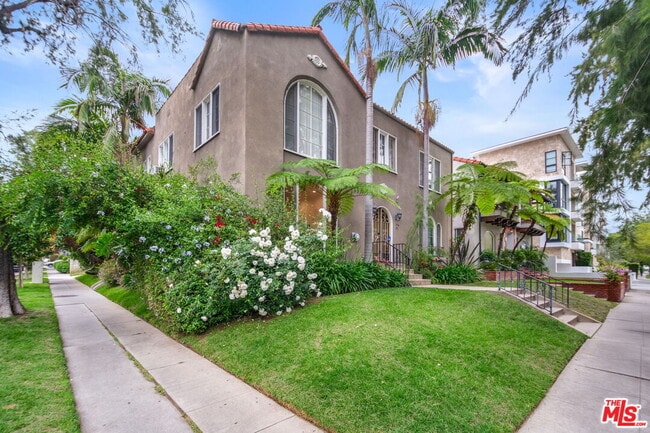 101 N Clark Dr in West Hollywood, CA - Building Photo - Building Photo
