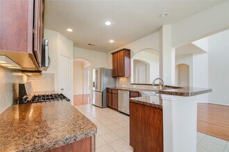 114 Northbay Ct in Dickinson, TX - Building Photo - Building Photo