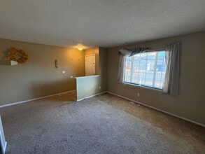 1037 SW 17th St in Redmond, OR - Building Photo - Building Photo