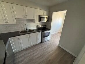 99 Westwood Dr in Kitchener, ON - Building Photo - Building Photo