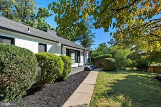 2539 Gallows Rd in Dunn Loring, VA - Building Photo - Building Photo