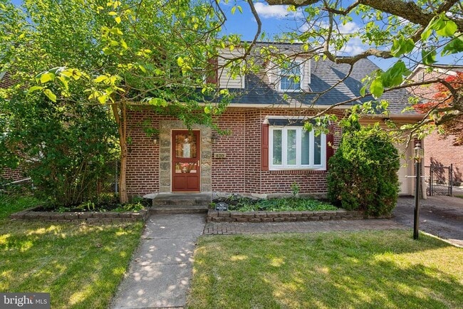 property at 400 Walnut Ave