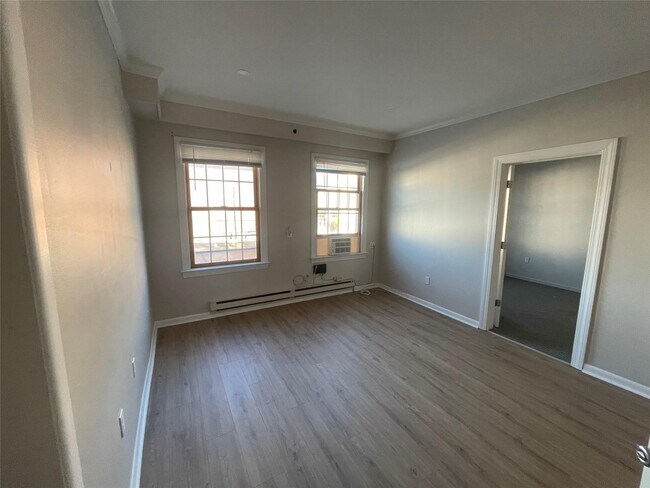 128 South St-Unit -203 in Oyster Bay, NY - Building Photo - Building Photo