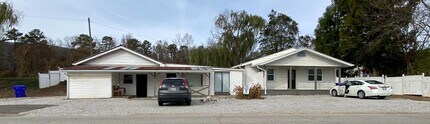 182 State St in Harriman, TN - Building Photo - Building Photo