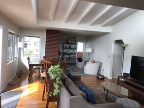 1009 Alexandria Dr in San Diego, CA - Building Photo - Building Photo