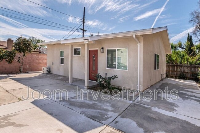 9546 W Live Oak Ave in Temple City, CA - Building Photo - Building Photo