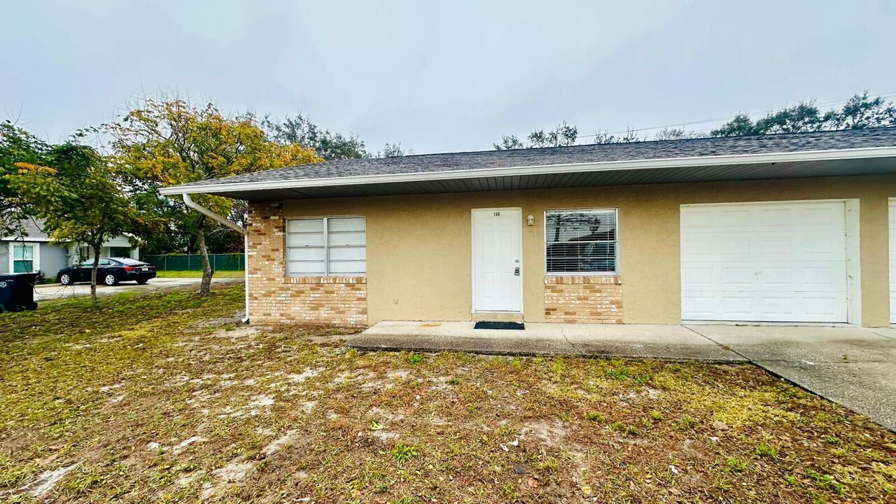 160 Julie Ln in Auburndale, FL - Building Photo