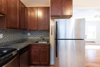 3732 N Pine Grove Ave, Unit J00W in Chicago, IL - Building Photo - Building Photo