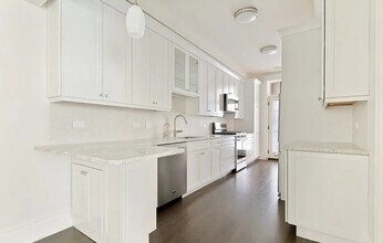 544 W Wellington Ave in Chicago, IL - Foto de edificio - Building Photo