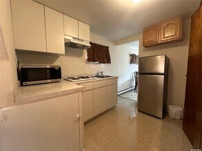 10 Jackson Ave in Brentwood, NY - Building Photo - Building Photo