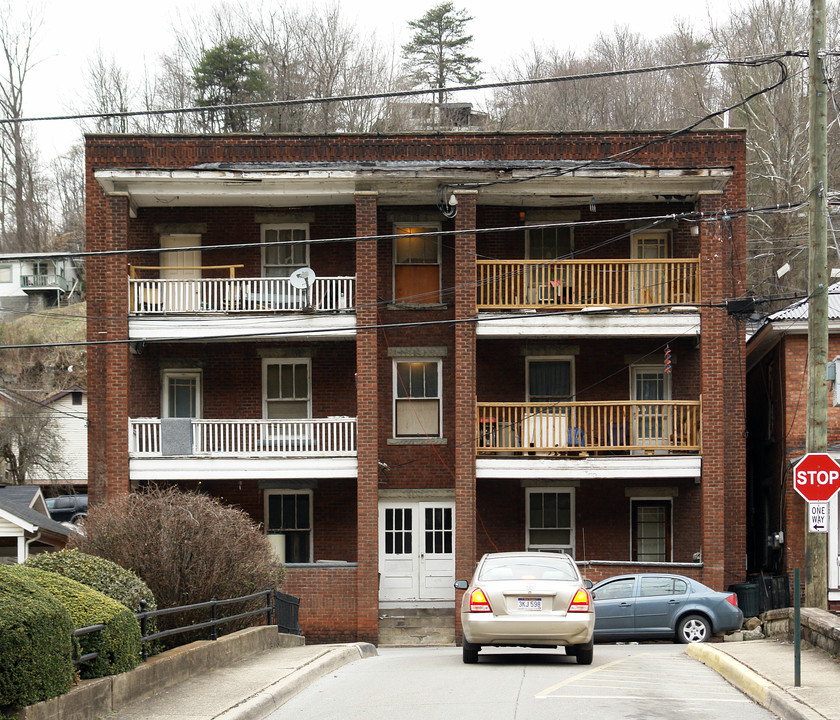 527 Stratton St in Logan, WV - Building Photo