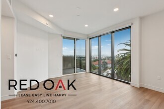 5717 Carlton Way in Los Angeles, CA - Foto de edificio - Building Photo