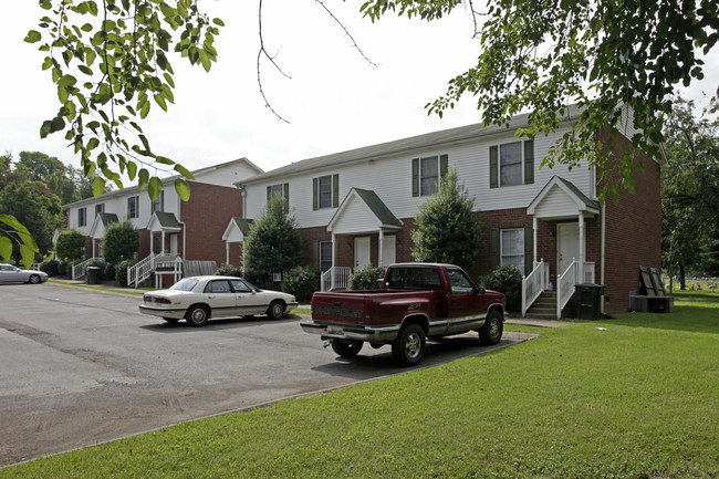 Monarch Village Apartments in Gallatin, TN - Foto de edificio - Building Photo