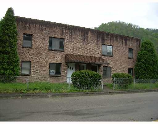 1033 Fourth Ave in Montgomery, WV - Foto de edificio - Building Photo