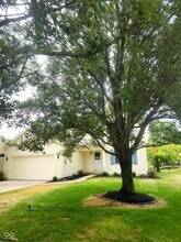 924 Thornwood Dr in Greenwood, IN - Building Photo - Building Photo