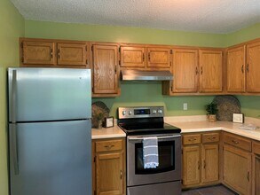 102 Redbud Cir in St. Robert, MO - Building Photo - Building Photo