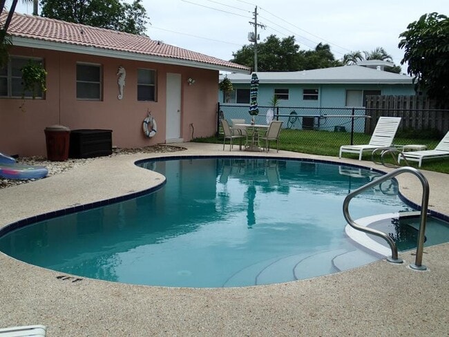 4121 NE 22nd Ave in Lighthouse Point, FL - Building Photo - Building Photo