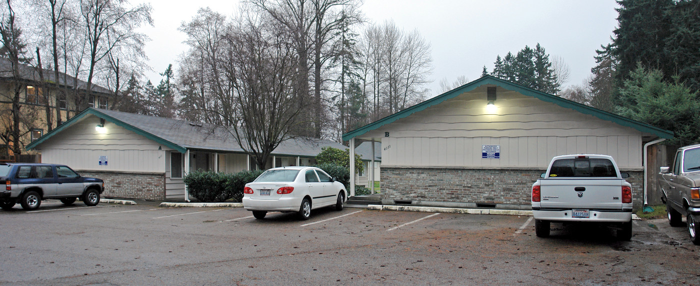 Summit View Apartments in Puyallup, WA - Building Photo