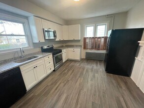 387 Branch Ave in Providence, RI - Building Photo - Building Photo