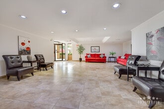 1350 Vidal St in White Rock, BC - Building Photo - Building Photo