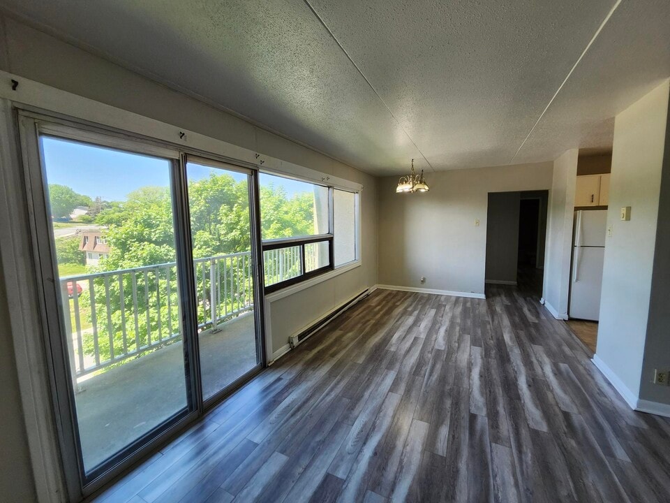 411 Ellerdale St in Saint John, NB - Building Photo