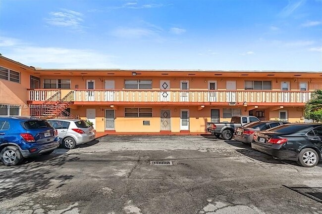 19000 NE 3rd Ct in Miami, FL - Building Photo - Building Photo