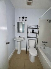 2535 Parkway St in Ft. Myers, FL - Building Photo - Building Photo