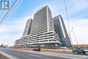 8960 Jane St in Vaughan, ON - Building Photo