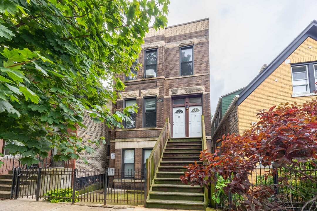 2031 W Moffat St, Unit 2 in Chicago, IL - Foto de edificio