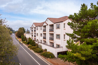 396 1st St in Los Altos, CA - Foto de edificio - Building Photo