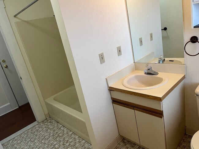 42 S Cherry St in Wallingford, CT - Building Photo - Building Photo