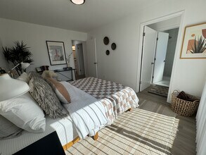 1286 W Adams Blvd in Los Angeles, CA - Building Photo - Building Photo