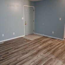 1046 W Elm St in Springfield, MO - Building Photo - Building Photo