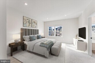 14032 Sunrise Valley Dr in Herndon, VA - Building Photo - Building Photo