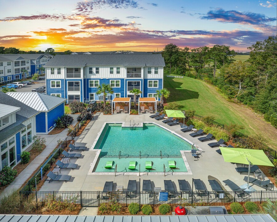 Overlook Point in Charleston, SC - Building Photo