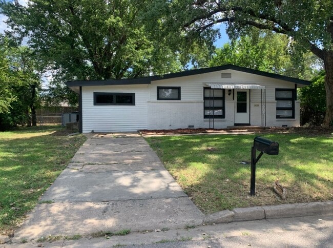 property at 6020 N E Pk Vw Dr