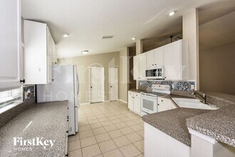 9783 Gladiolus Bulb Loop in Ft. Myers, FL - Foto de edificio - Building Photo