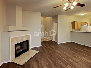 6139 Wood Bayou in San Antonio, TX - Building Photo - Building Photo