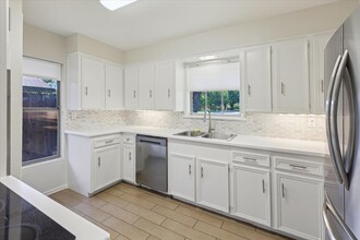 10657 Sandpiper Ln in Dallas, TX - Building Photo - Building Photo