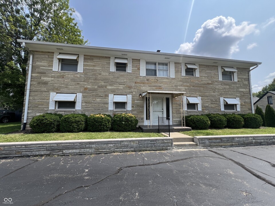 855 N Madison Ave in Greenwood, IN - Building Photo