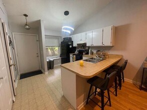 907 W Chatham St in Cary, NC - Building Photo - Building Photo