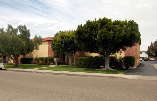 Holly Avenue in Imperial Beach, CA - Building Photo - Building Photo