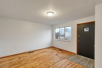 2156 6th St NE in Canton, OH - Building Photo - Building Photo