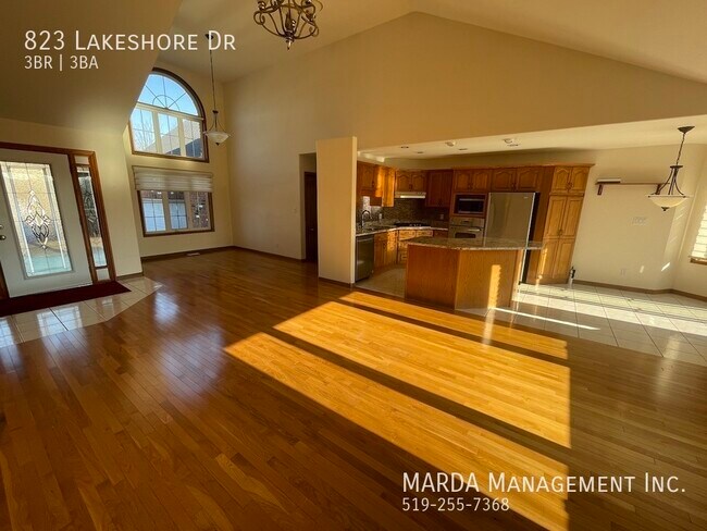 823 Lake Shore Dr in Windsor, ON - Building Photo - Building Photo