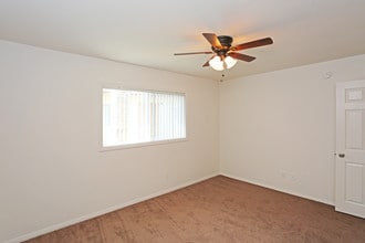 Palm Garden Apartments in Imperial Beach, CA - Building Photo - Interior Photo